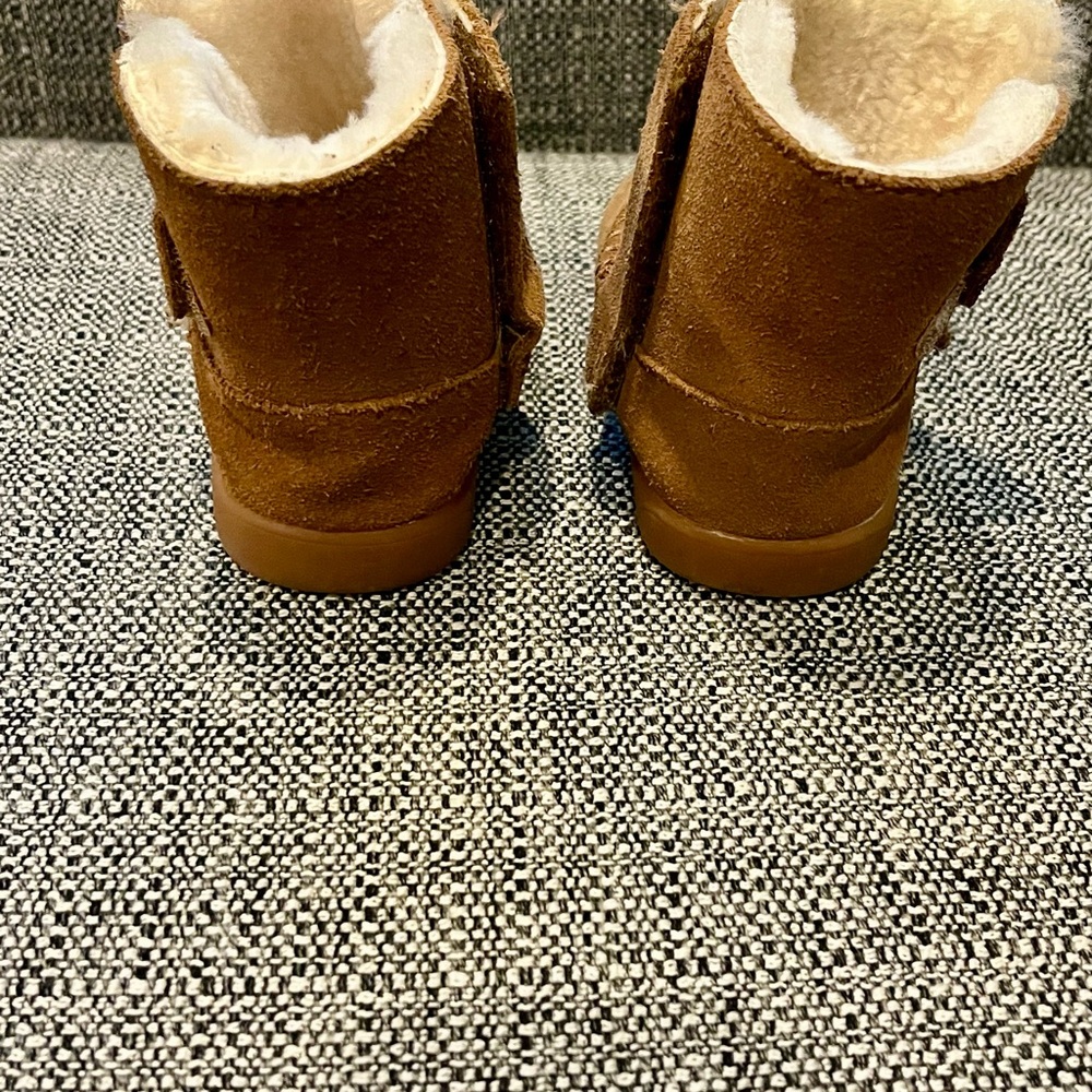 Toddler UGG boots - Picture 3 of 7